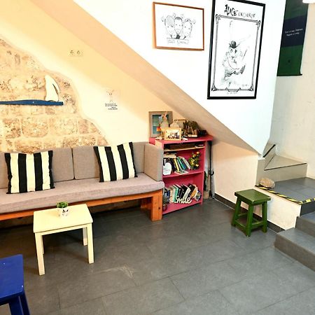 White Rabbit Hostel Χβαρ Εξωτερικό φωτογραφία