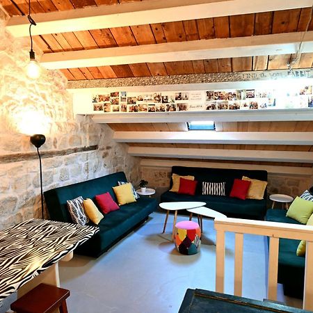 White Rabbit Hostel Χβαρ Εξωτερικό φωτογραφία