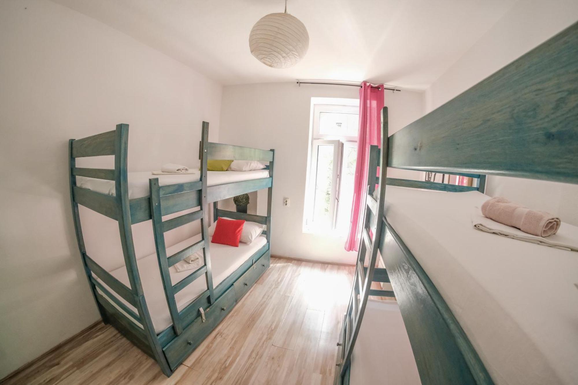 White Rabbit Hostel Χβαρ Εξωτερικό φωτογραφία