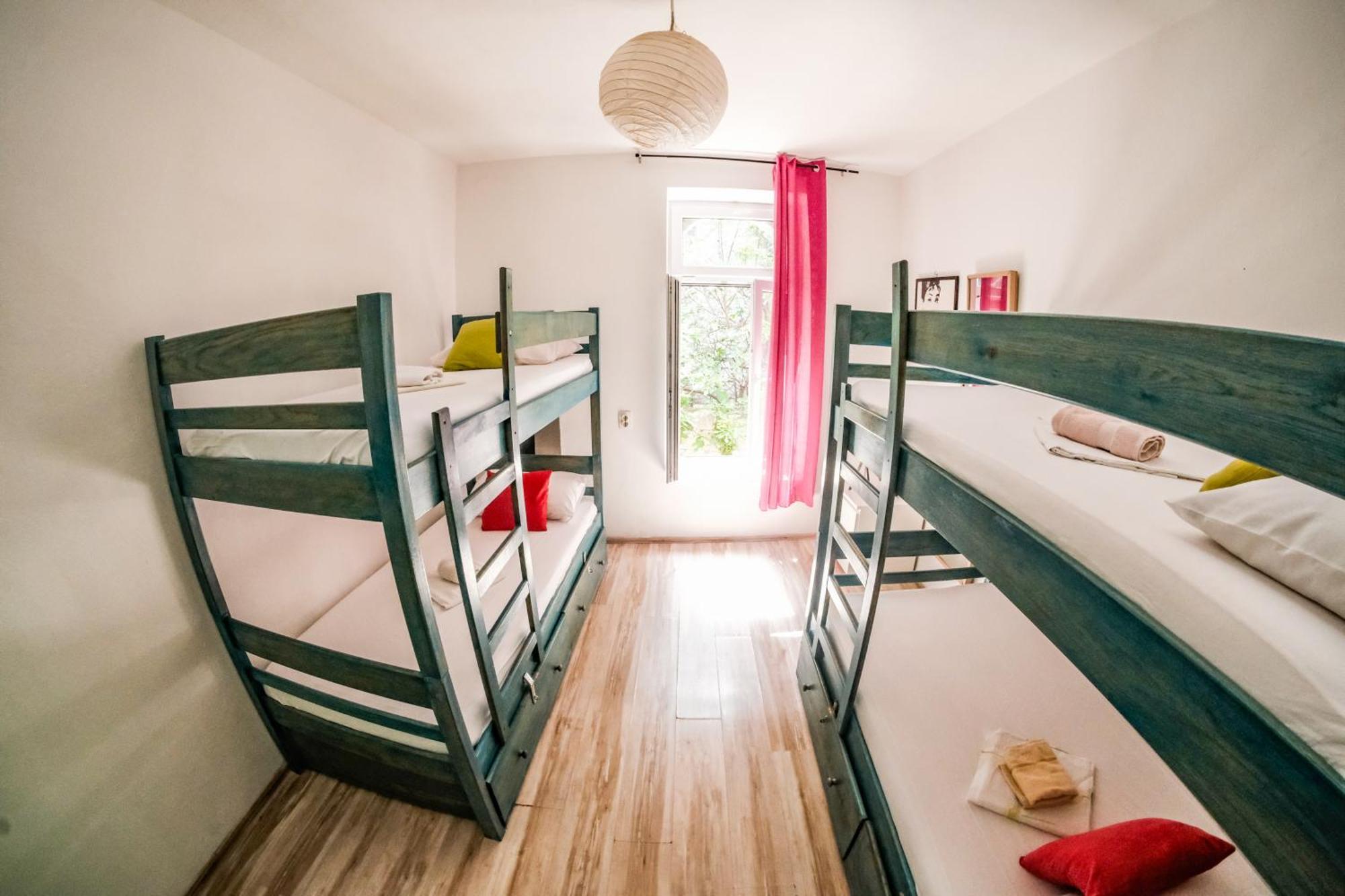 White Rabbit Hostel Χβαρ Εξωτερικό φωτογραφία