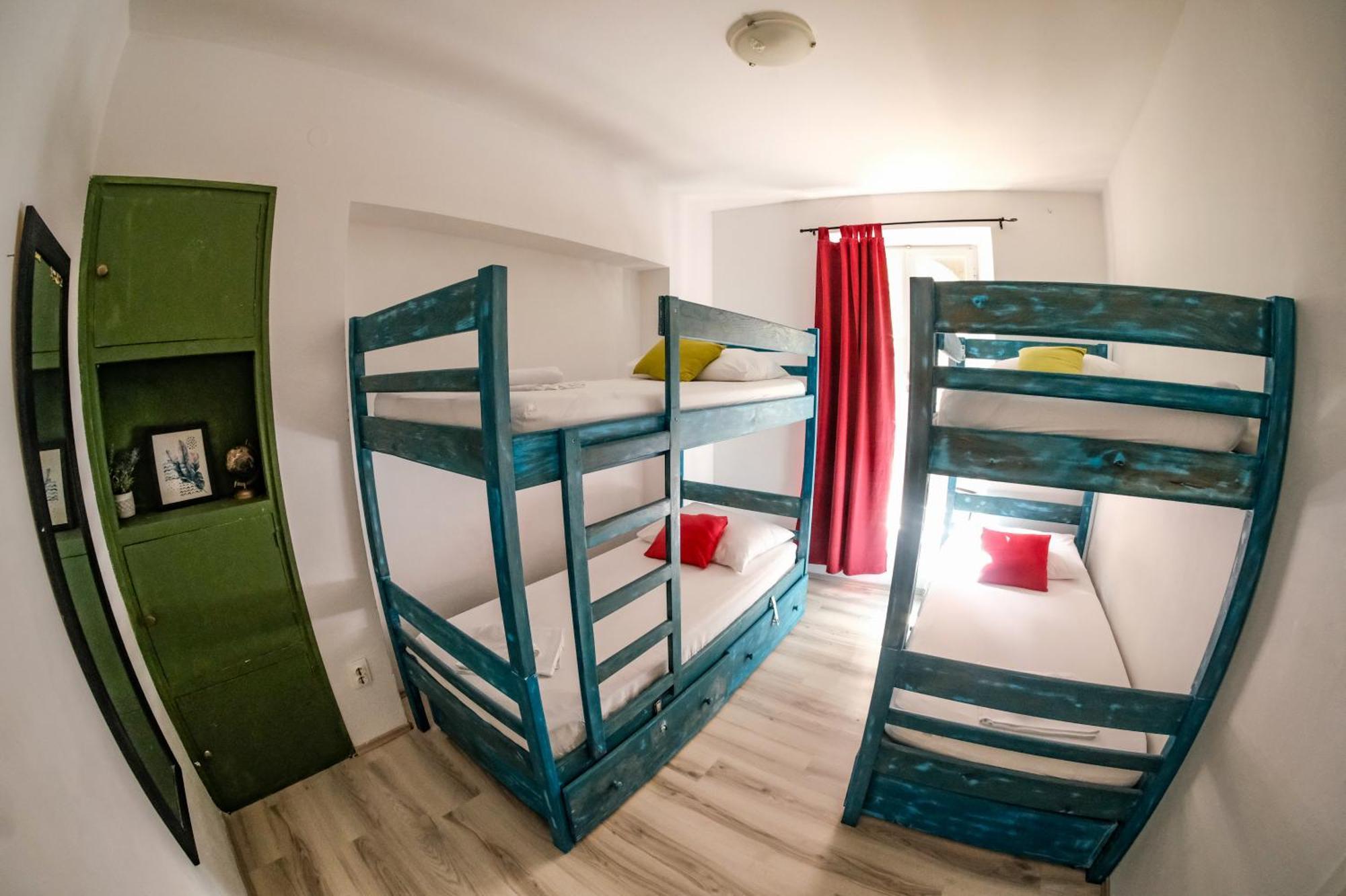 White Rabbit Hostel Χβαρ Εξωτερικό φωτογραφία