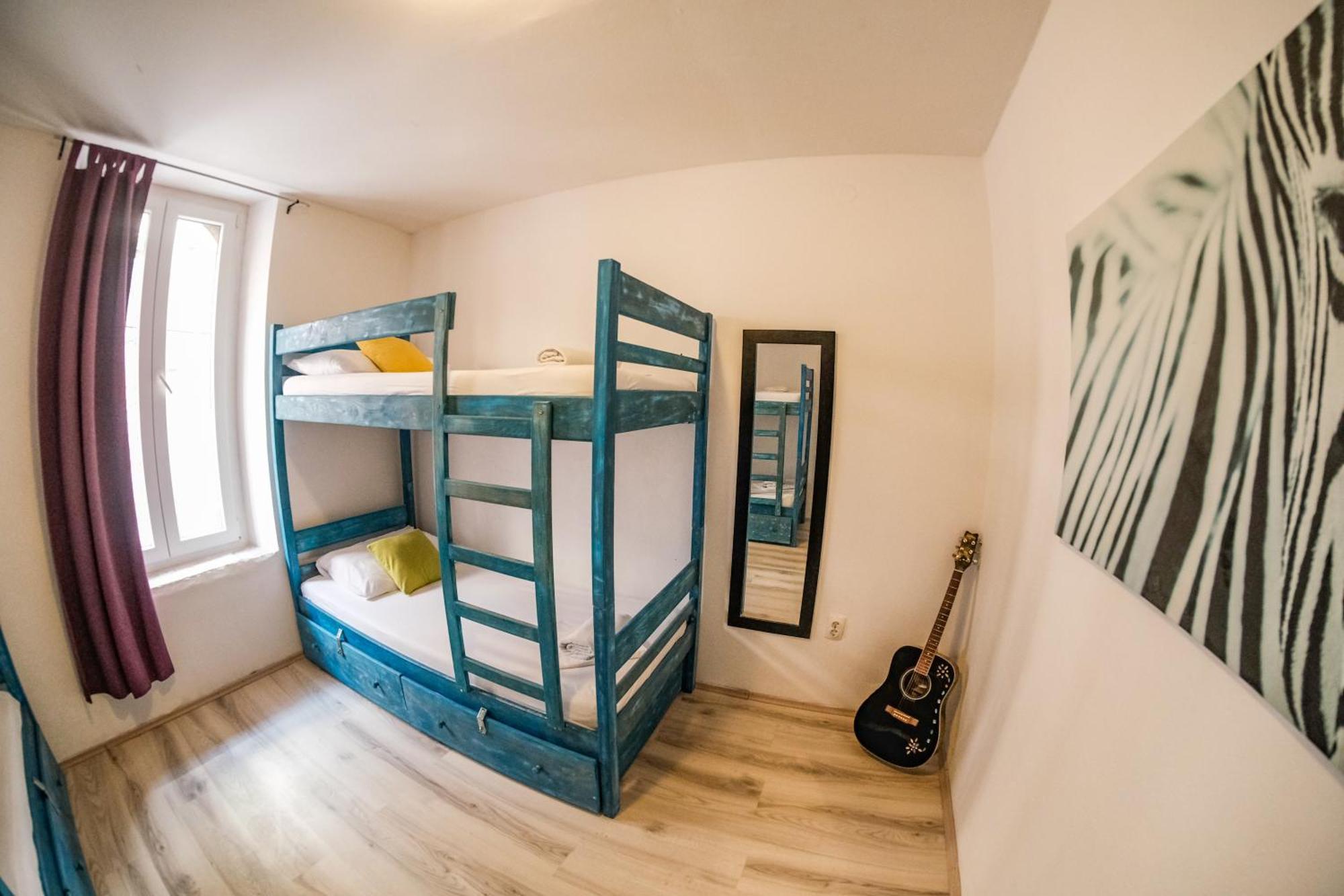 White Rabbit Hostel Χβαρ Εξωτερικό φωτογραφία