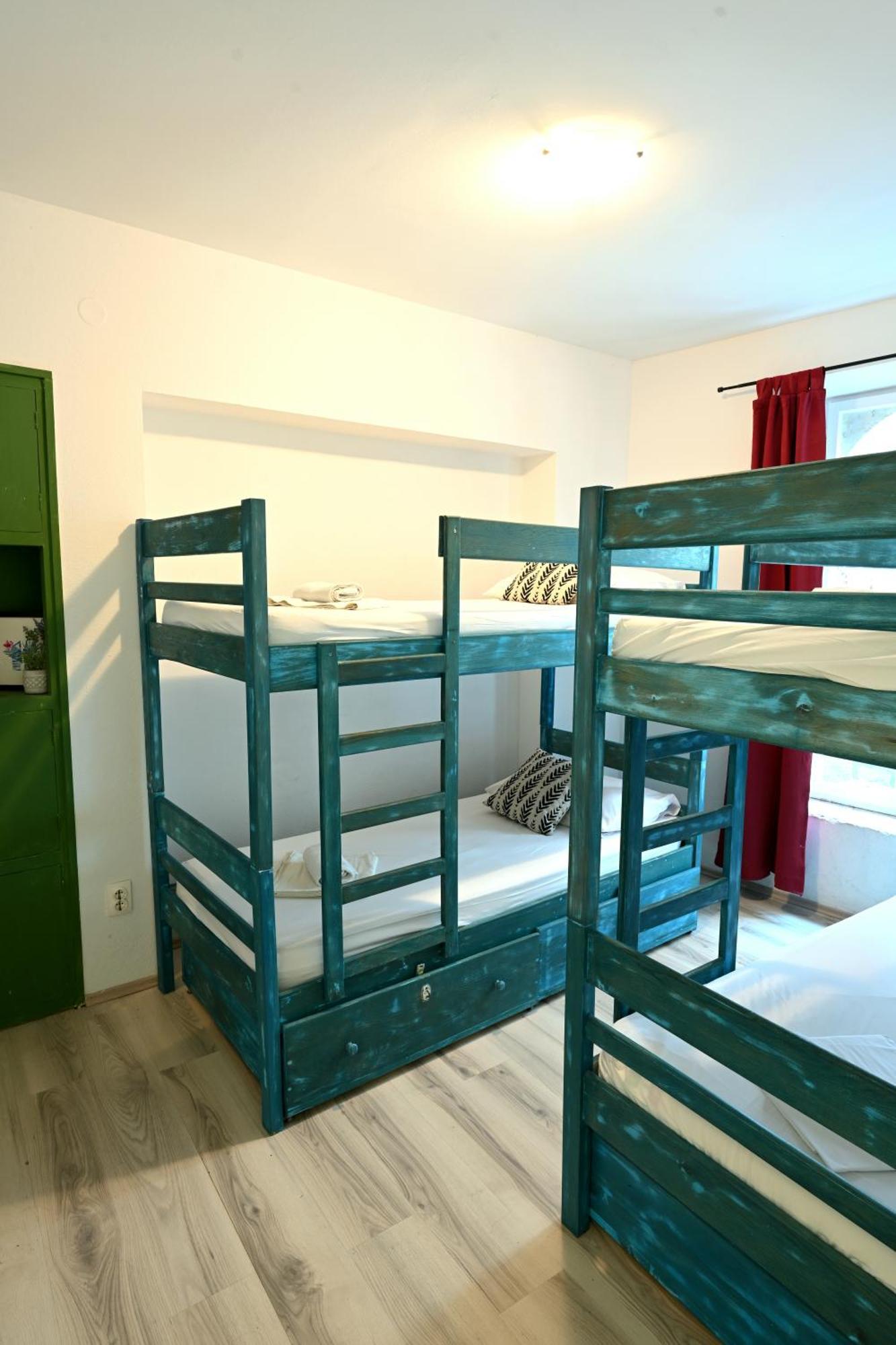 White Rabbit Hostel Χβαρ Εξωτερικό φωτογραφία