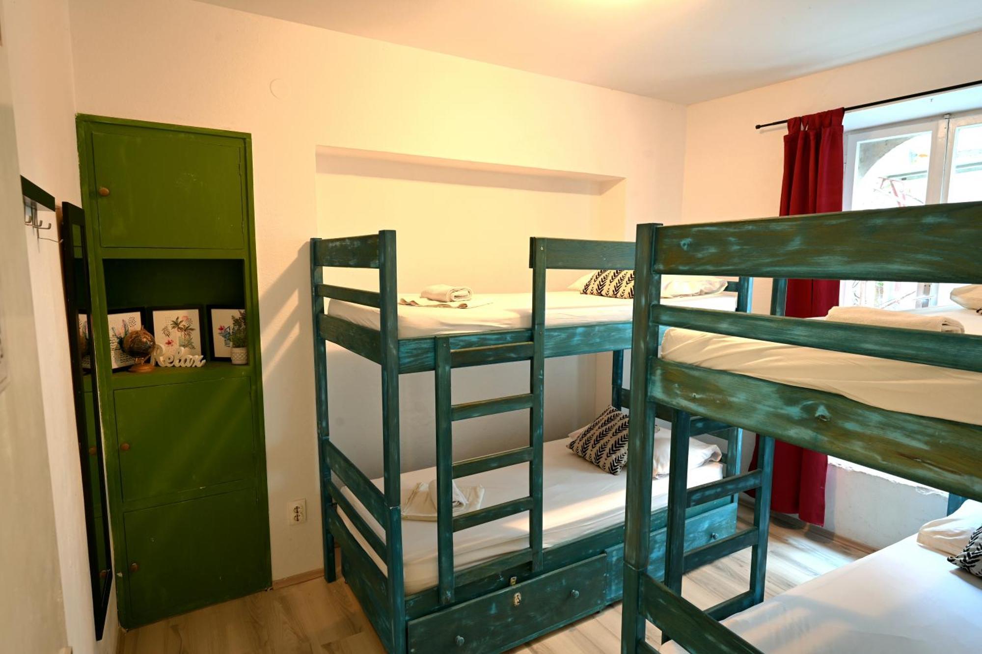 White Rabbit Hostel Χβαρ Εξωτερικό φωτογραφία