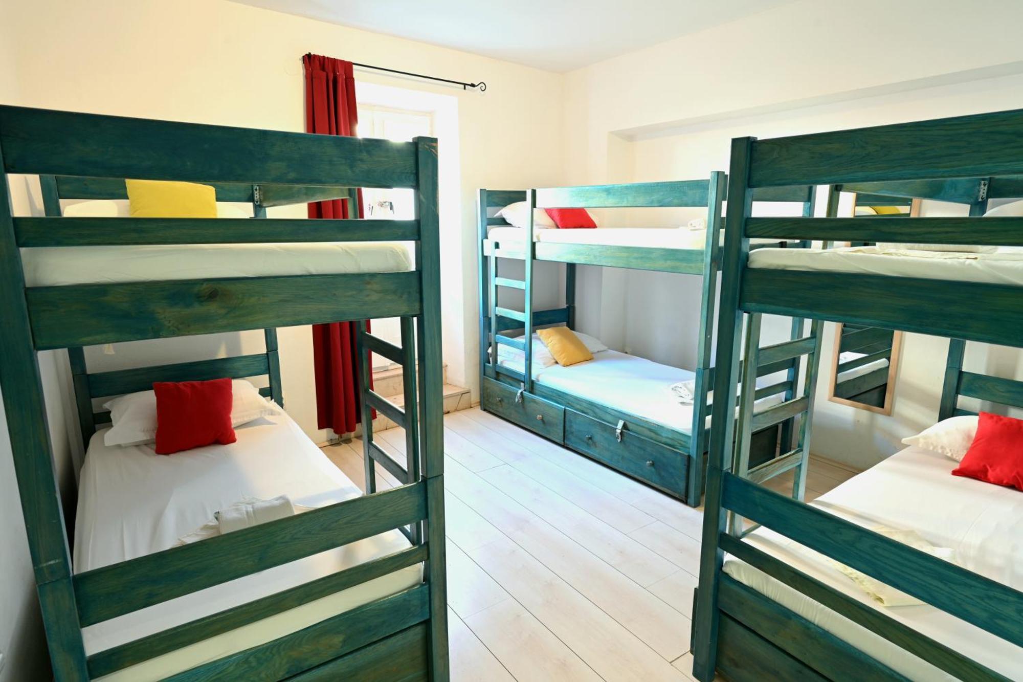 White Rabbit Hostel Χβαρ Εξωτερικό φωτογραφία