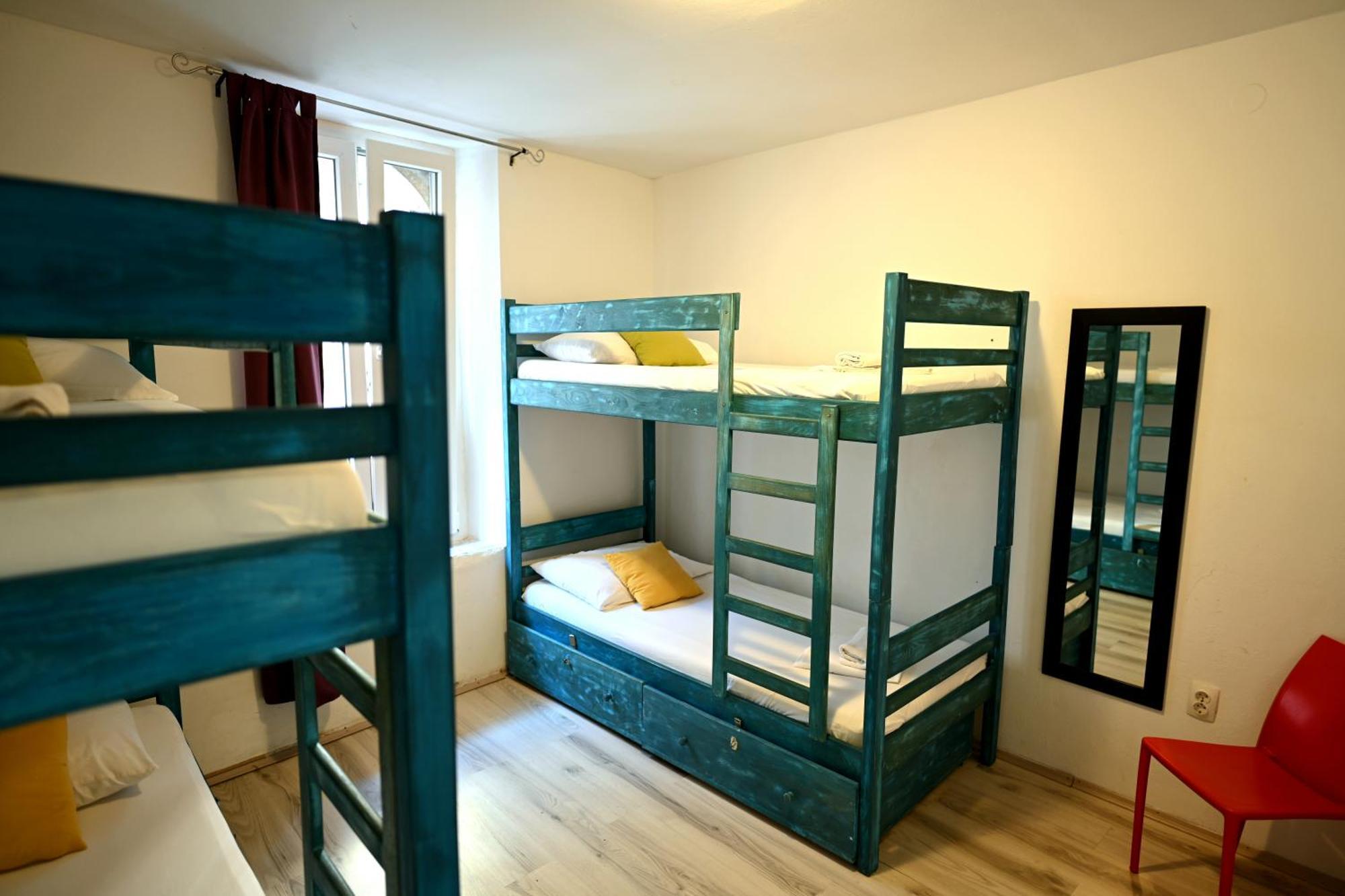White Rabbit Hostel Χβαρ Εξωτερικό φωτογραφία