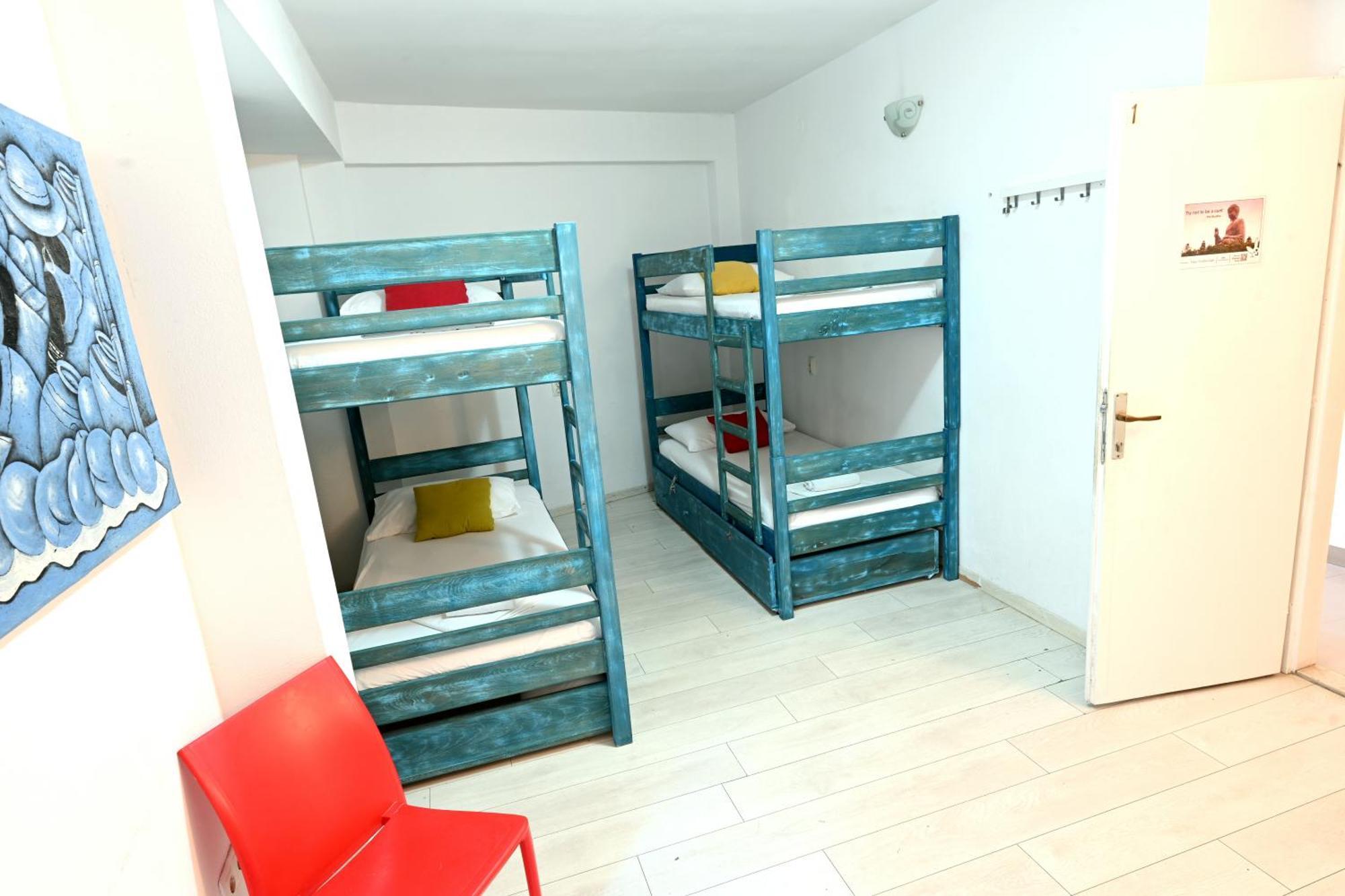 White Rabbit Hostel Χβαρ Εξωτερικό φωτογραφία