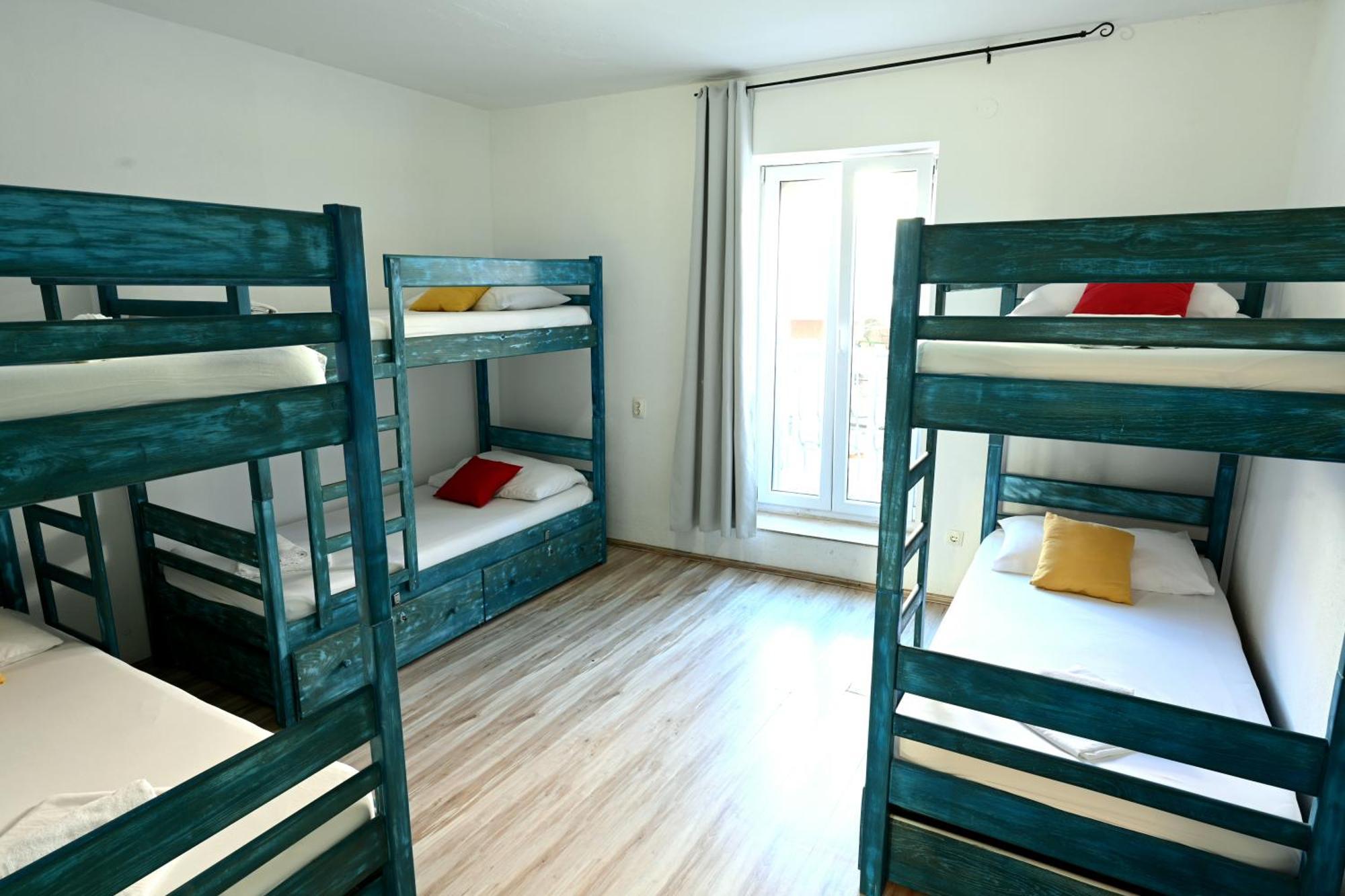 White Rabbit Hostel Χβαρ Εξωτερικό φωτογραφία