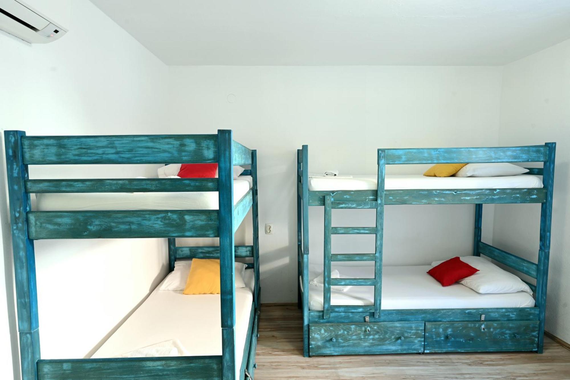 White Rabbit Hostel Χβαρ Εξωτερικό φωτογραφία