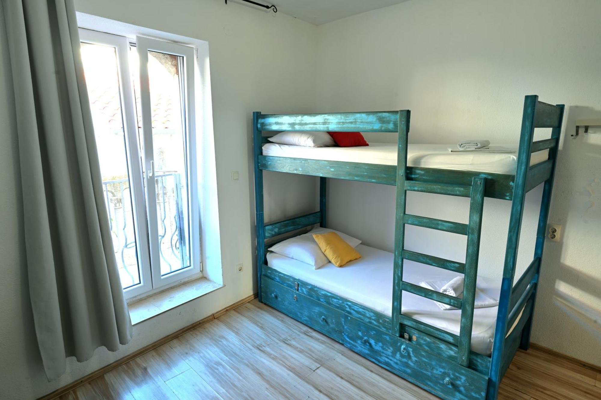 White Rabbit Hostel Χβαρ Εξωτερικό φωτογραφία