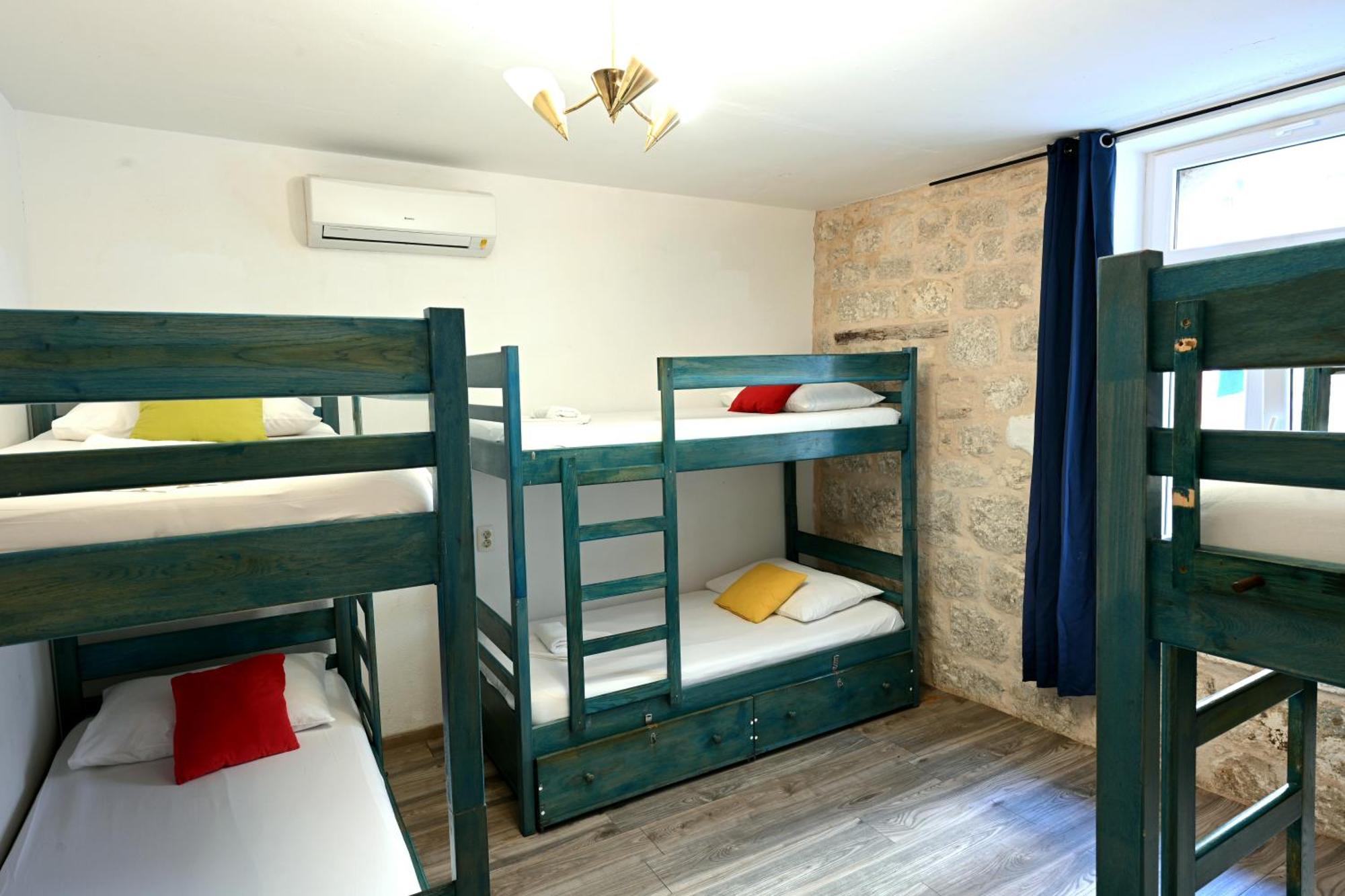 White Rabbit Hostel Χβαρ Εξωτερικό φωτογραφία
