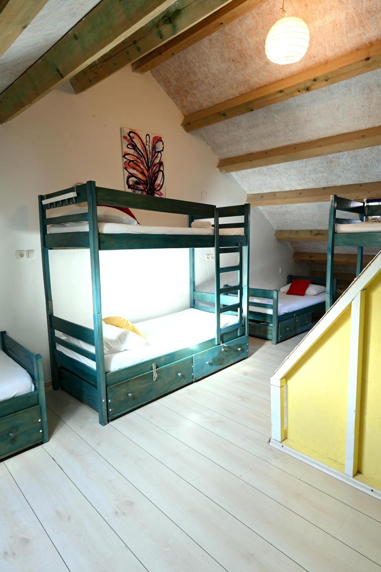 White Rabbit Hostel Χβαρ Εξωτερικό φωτογραφία
