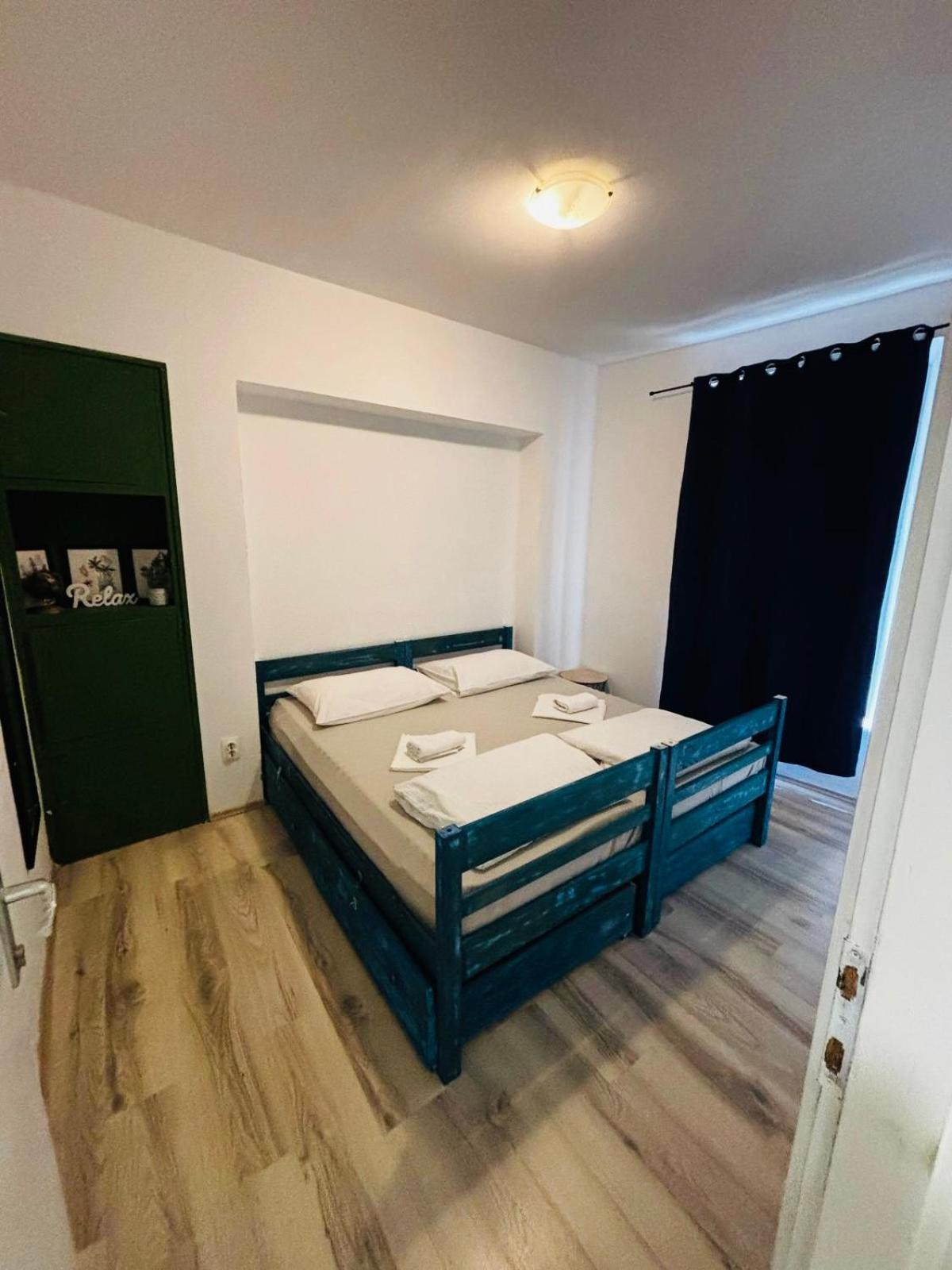 White Rabbit Hostel Χβαρ Εξωτερικό φωτογραφία