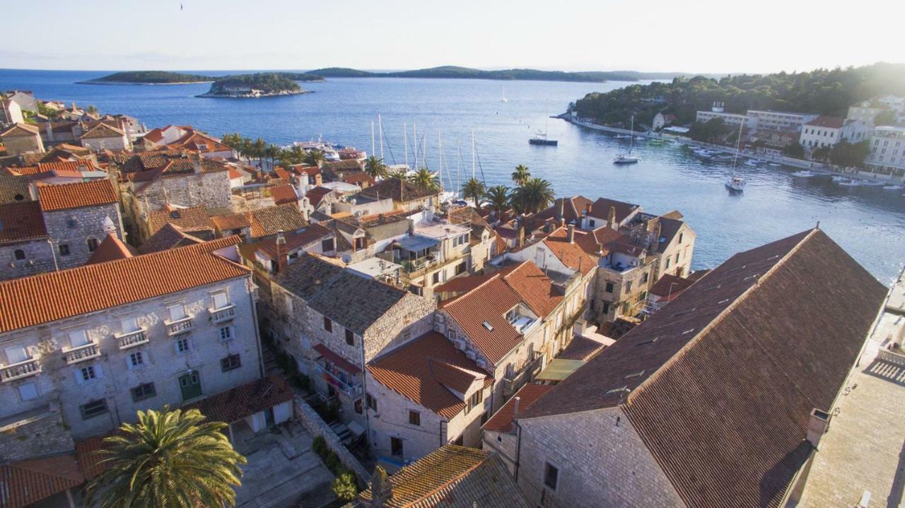 White Rabbit Hostel Χβαρ Εξωτερικό φωτογραφία
