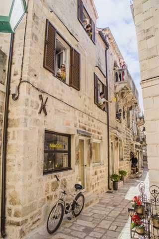 White Rabbit Hostel Χβαρ Εξωτερικό φωτογραφία