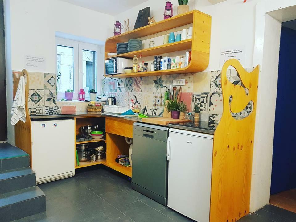 White Rabbit Hostel Χβαρ Εξωτερικό φωτογραφία