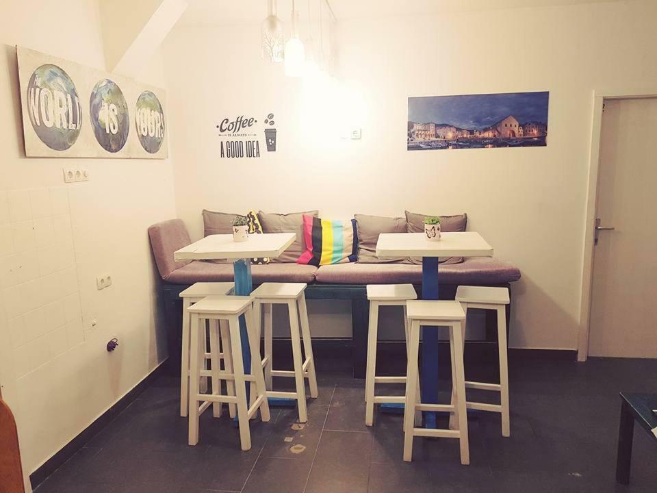 White Rabbit Hostel Χβαρ Εξωτερικό φωτογραφία